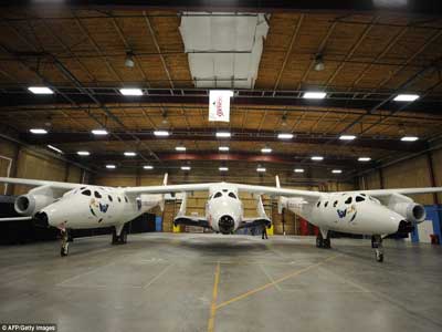 Du lich vu tru voi tau SpaceShipTwo.