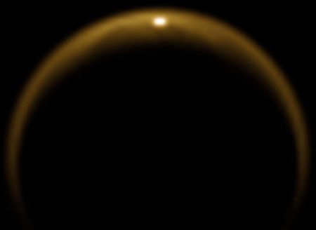 Bức ảnh chụp bán cầu bắc của Titan vào ngày 8/7. Ảnh: NASA.